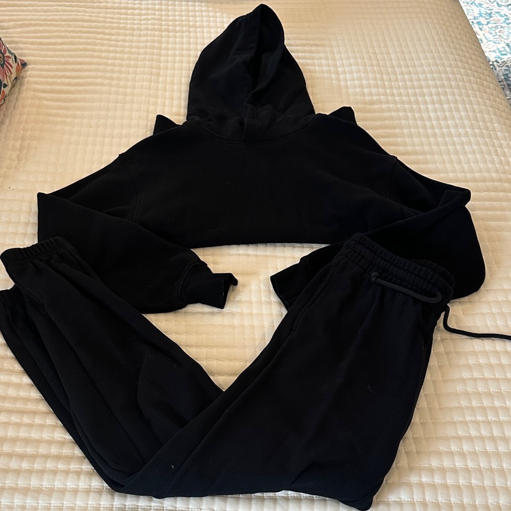 Aritzia Black Hoodie and Joggers Set
